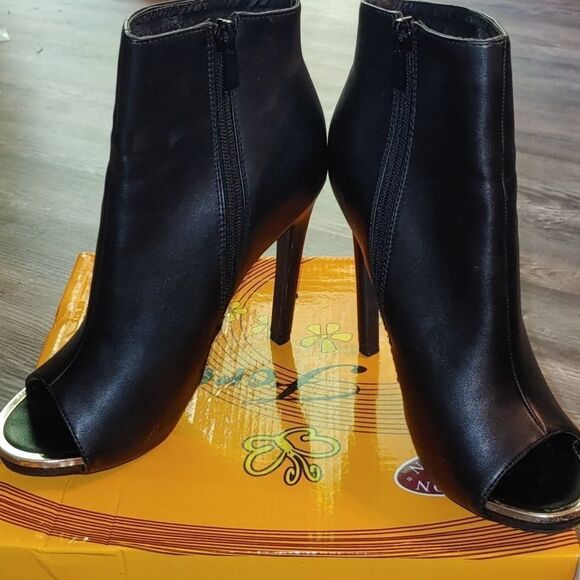 Black peep a boo toe heeled boots Sz 6.5 - Picture 7 of 7